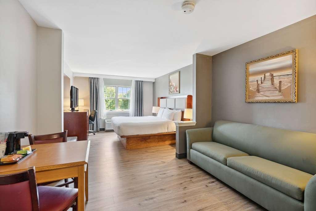 Ramada By Wyndham Saco/Old Orchard Beach Area Room photo